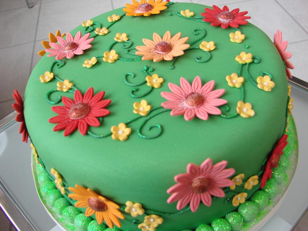 Green daisy cake