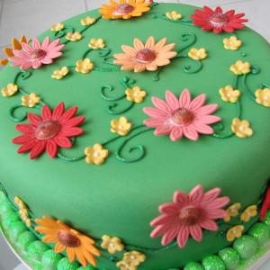 Green daisy cake