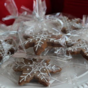 Snowflake gingerbread cookies