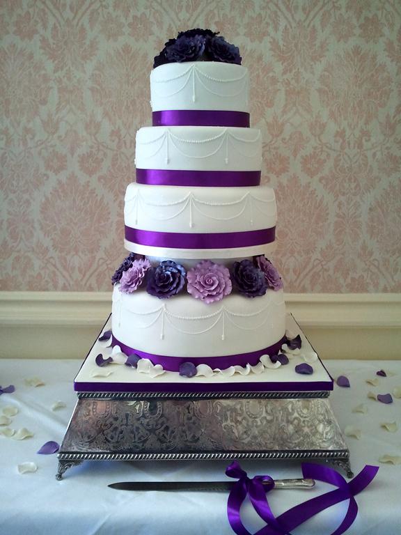 Purple rose and pearls wedding cake