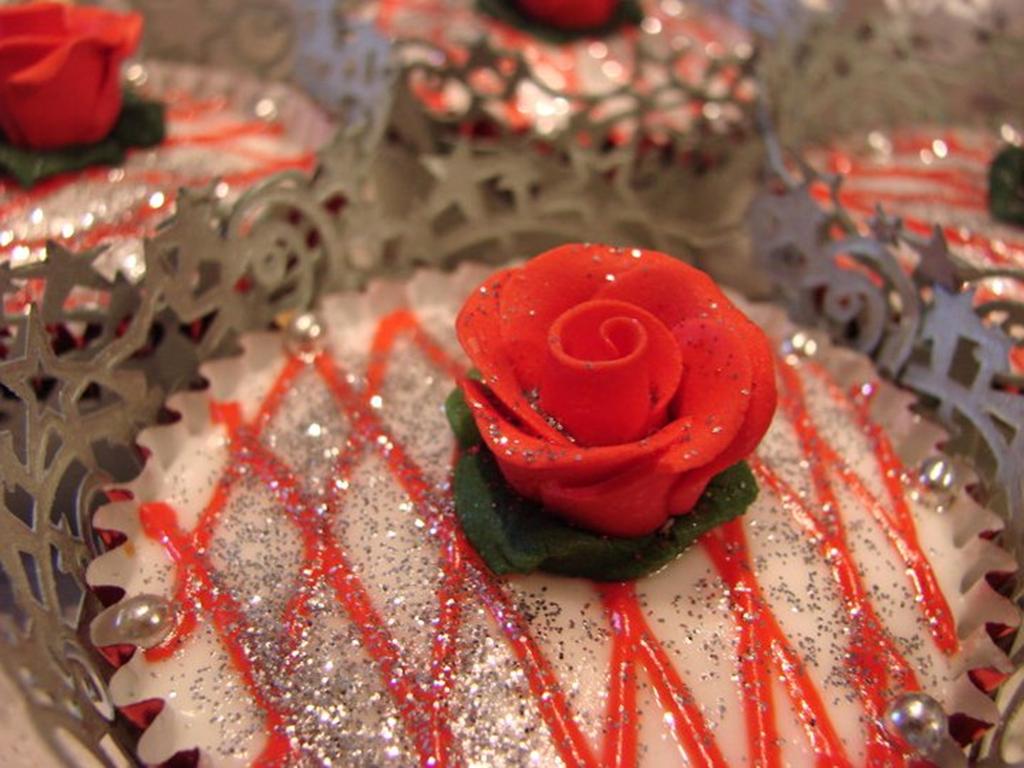 Red rose cupcake