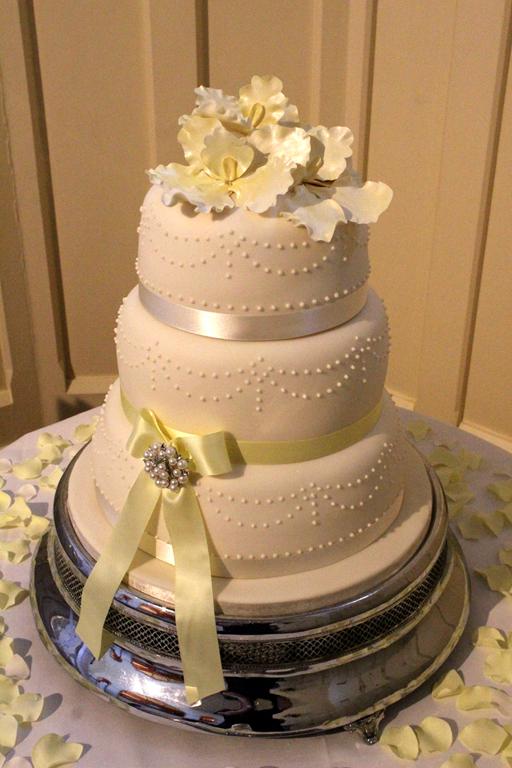 Cookie Creations, Beautiful Wedding Cakes. Basingstoke
