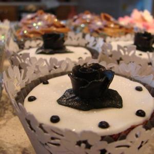 Black rose cupcake