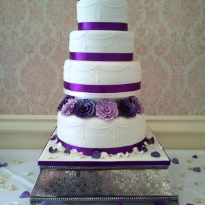 Purple rose and pearls wedding cake