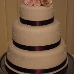 Vintage roses wedding cake