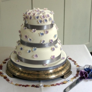 Hydrangea blossom wedding cake